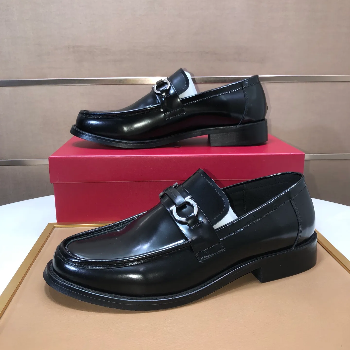 Men's shoes 💰540💰 [Ferragamo/Ferragamo] The latest model from the counter. Original imported high-quality cowhide with open sides + imported 🐂 cowhide lining + original luxury metal buckle + original combination outsole. Comparison is stress-free 38–45 (45 is custom-made and cannot be returned or exchanged)